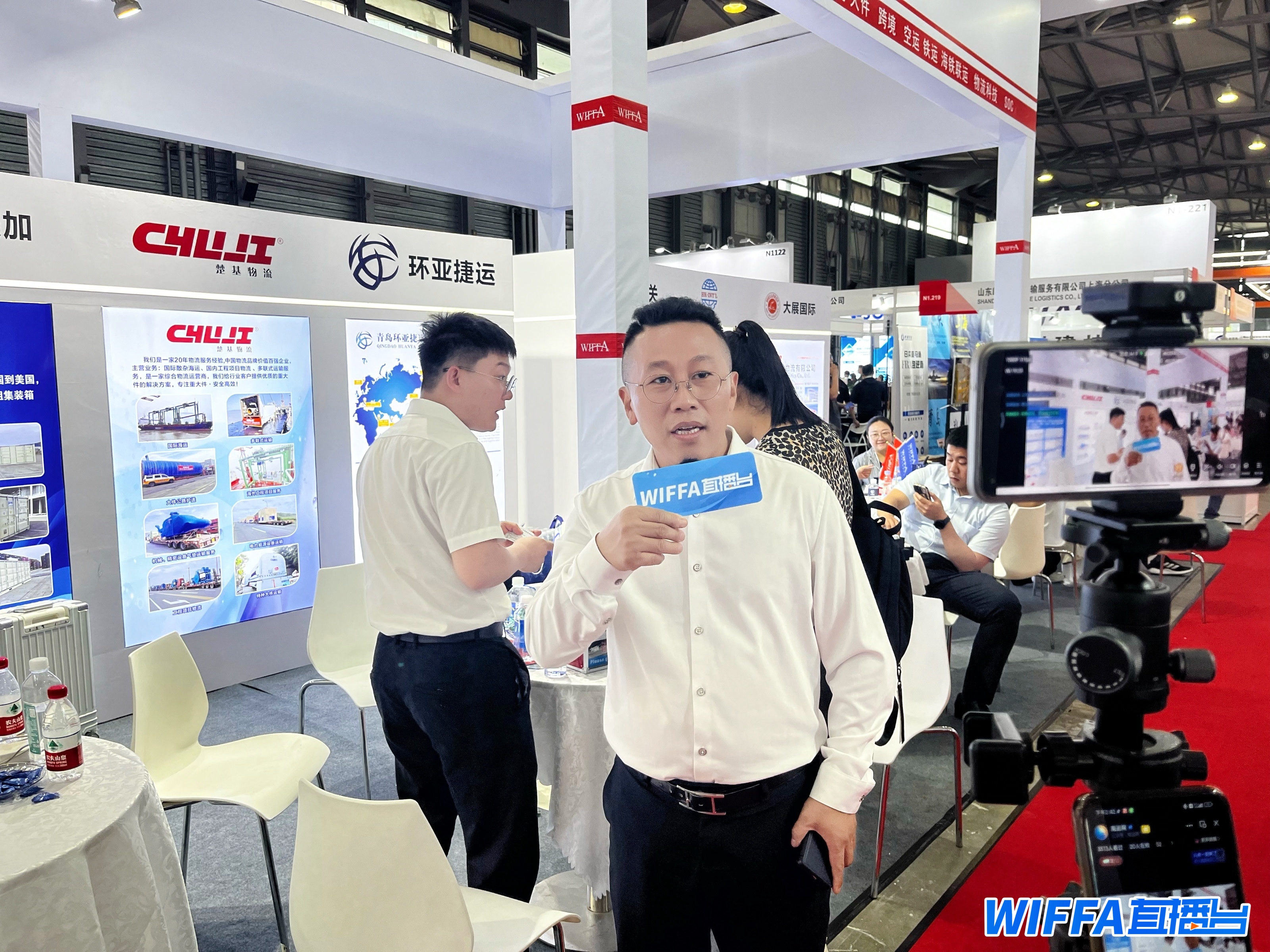 楚基物(wù)流李總展會上受訪 楚基物(wù)流李總展會上受訪